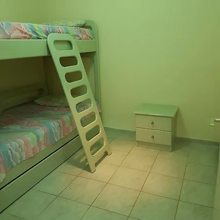 Feels Like Apartment *